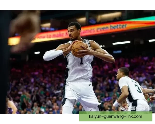 NBA东西部前十揭晓 雄鹿领衔榜首争夺激烈 十支球队无缘季后赛